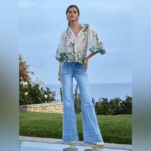 NWT ALICE + OLIVIA Charis Tropical-Print Cotton-Silk Blouse